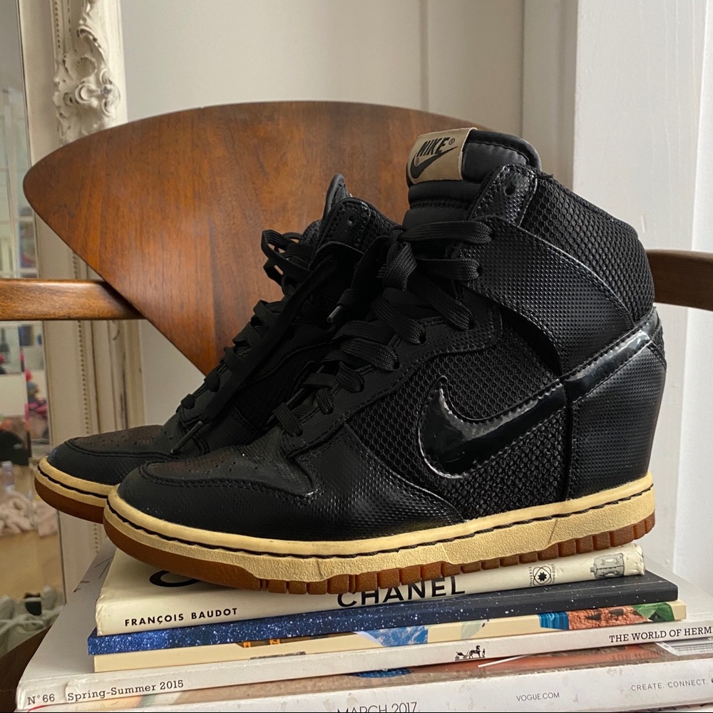 NIKE DUNK DKY HI (WEDGE SNEAKER) IN BLACK + GUM